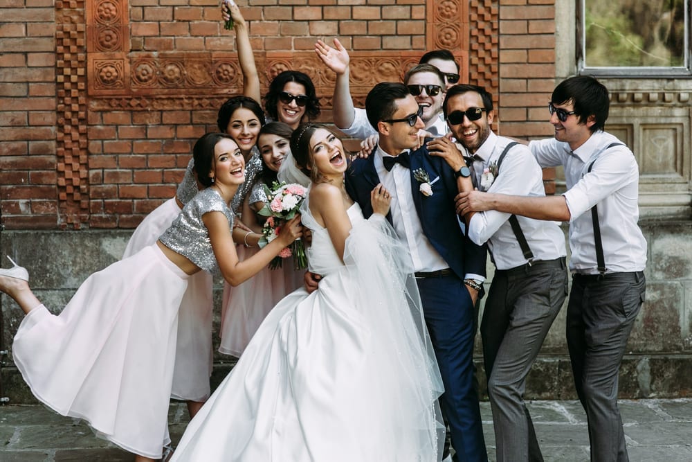 My friend married. Бесплатный фотосток свадьба с друзьями.